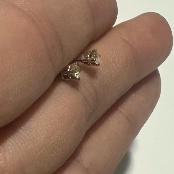 14k white gold diamond studs - Picture 2 of 4